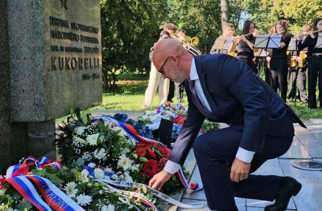 Opozícia si pripomenula výročie vypuknutia SNP. Posolstvo hrdinov SNP je dôležité aj dnes, uvádza SaS