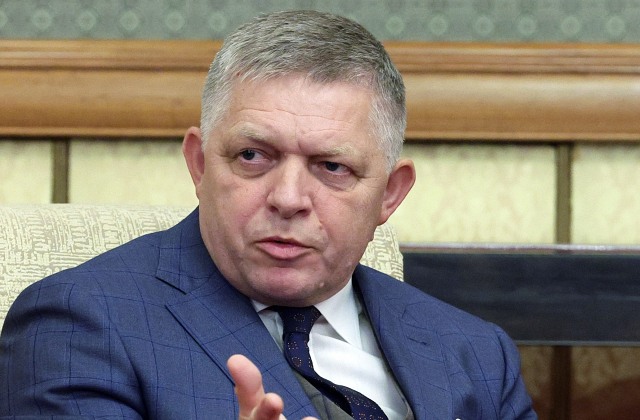 Vaši ľudia píšu Vivat Cintula, vyhlásil Fico a obvinil opozíciu zo šírenia nenávisti