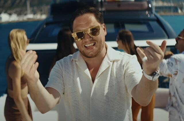 Igora Kmeťa ml. okradli na párty! Našťastie sa však jedná o scénu z videoklipu – VIDEO, FOTO