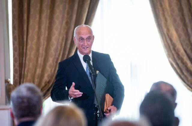 Ústav pamäti národu kritizuje ocenenie Banáša, hovorí o dehonestovaní obetí neslobody