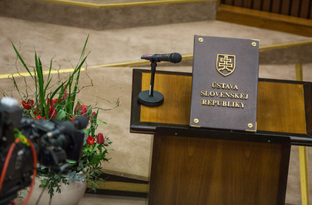 Holandský parlament žiada podať žalobu na Slovensko pre obsah novely Ústavy SR