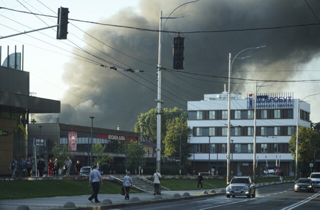 Rusko zaútočilo na vládnu budovu v Kyjeve, z miesta stúpa hustý dym. Vyhlásili celoštátnu leteckú pohotovosť