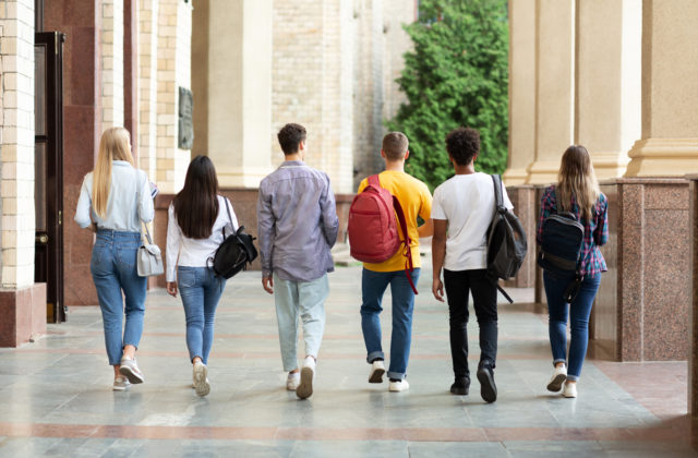 Študenti, ktorí chcú pracovať vo verejnom sektore, majú podľa výskumu väčšie sklony k podvádzaniu