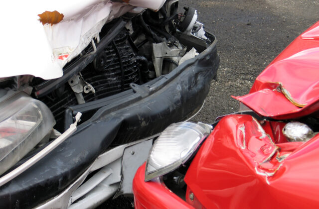 Pri čelnej zrážke zomreli štyria ľudia