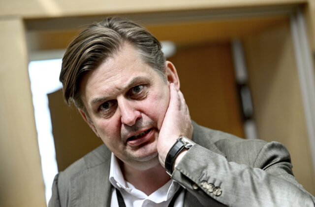 Nemeckí vyšetrovatelia prehľadali kancelárie poslanca AfD, ktorého obvinili z prijímania úplatkov z Číny