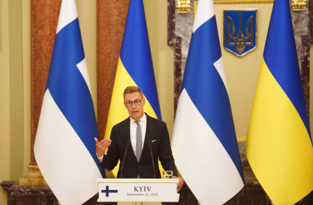 Fínsky prezident natvrdo: Maďarsko a Slovensko kŕmia ruskú armádu