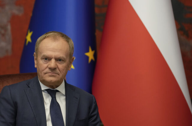 Poľský premiér Tusk odkázal Trumpovi, že ruské drony neprileteli nad Poľsko omylom