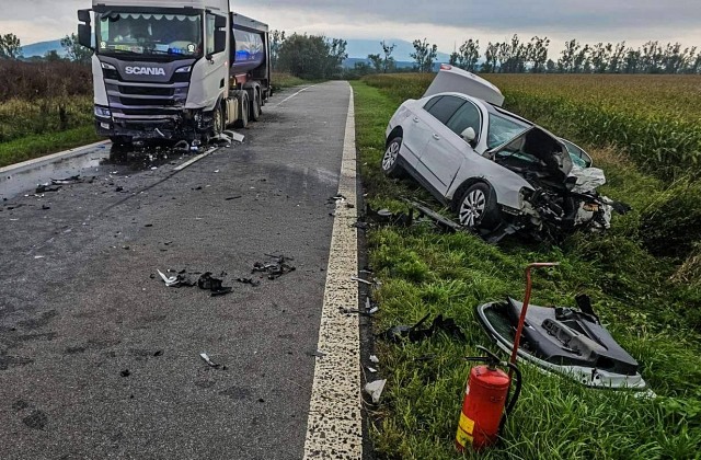 Tragická dopravná nehoda v okrese Košice. Vodička osobného auta neprežila zrážku s kamiónom – FOTO