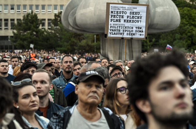 Opozícia zvoláva na utorok 23. septembra ďalšie protesty proti „ožobračovaniu ľudí“