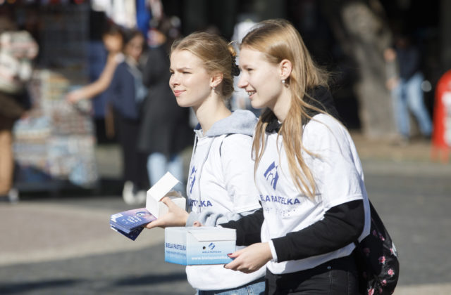 Zbierka Biela pastelka pomáha nevidiacim a slabozrakým, dobrovoľníci sa opäť vydajú do ulíc