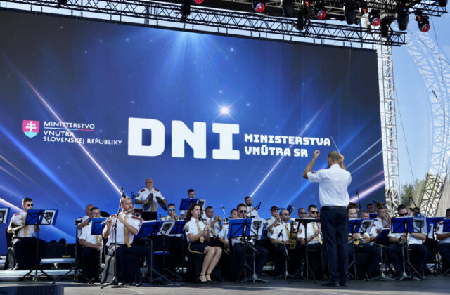 Hasiči a policajti opäť dokázali, že sú hrdinami. Ministerstvo im odovzdalo pamätné medaily za záchranu životov – FOTO