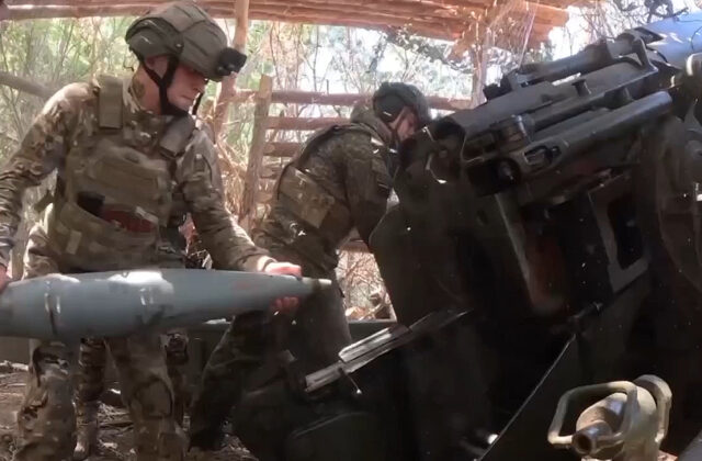 Ukrajinské jednotky objavili v ruskom muničnom sklade detonátory s hákovými krížmi, sú staré desaťročia