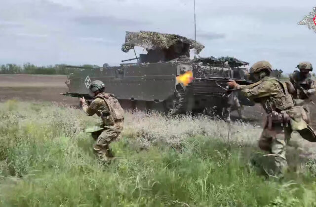 Rusi na Ukrajine do prednej línie vrhajú jednotky zložené z vojakov nakazených vírusom HIV