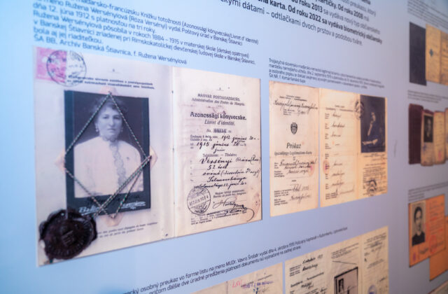 Ministerstvo vnútra otvorilo výstavu histórie osobných dokladov, z viacerých sú malé umelecké diela – FOTO