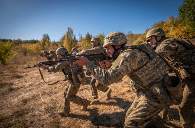 Rusko za uplynulý týždeň stratilo ďalších takmer 7-tisíc vojakov
