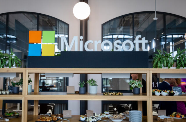 30 rokov Microsoftu na Slovensku: Od Windows 95 po AI revolúciu verejnej správy