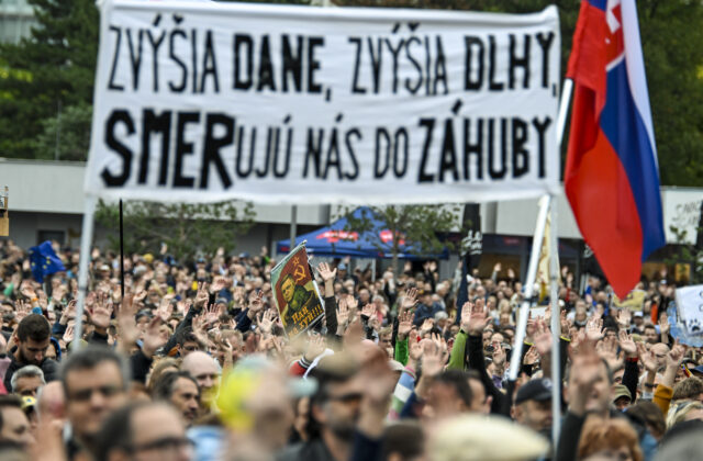 V Bratislave sa bude opäť protestovať proti konsolidácii, odborári sa zídu pred parlamentom