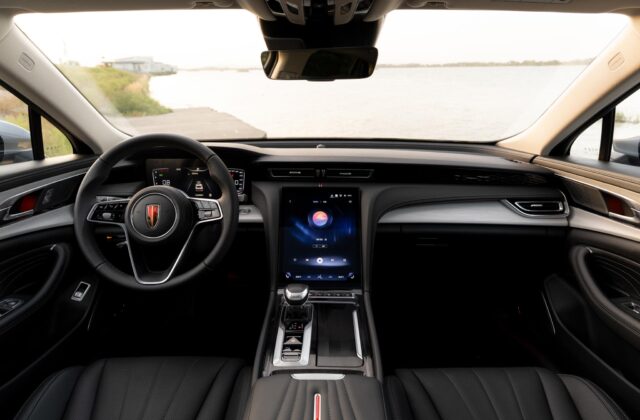 Prémiový sedan Hongqi H5 môže byť ešte luxusnejší. Na Slovensko teraz prichádza aj s vyššou výbavou Deluxe