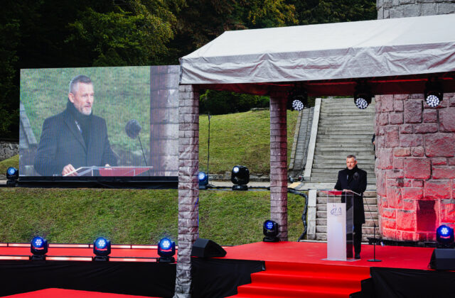 Pellegrini: Spoločnosť je rozdelená na dva nezmieriteľné tábory, to sú naše dnešné zákopy