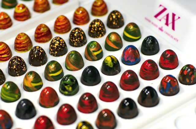 To nie sú šperky, ale čokoláda! – rozhovor so zakladateľmi remeselnej čokoládovej manufaktúry ZAX z Komárna