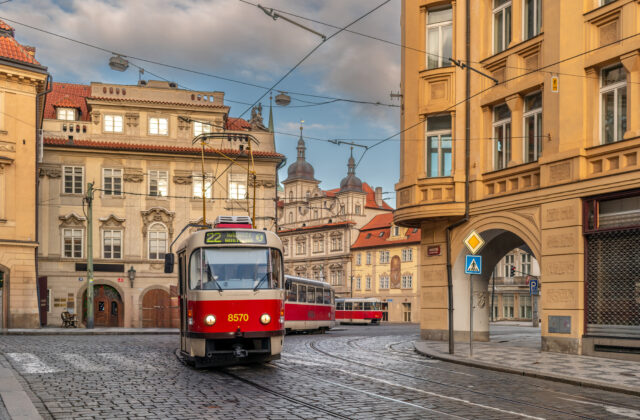 V centre Prahy vypadol prúd, ľudia zostali uväznení v električkách