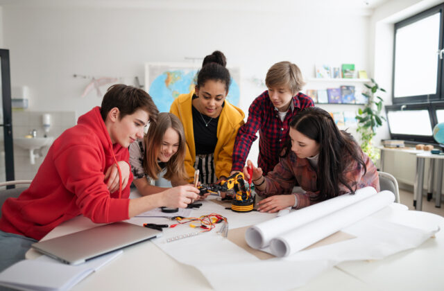 Mladí Slováci dobýjajú medzinárodné vedecké olympiády, do súťaží sa hlási čoraz viac talentov