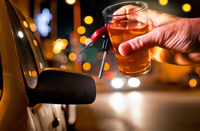 Opitému mužovi vzali vodičák, o tri hodiny šoféroval znova a nadýchal dvojnásobok