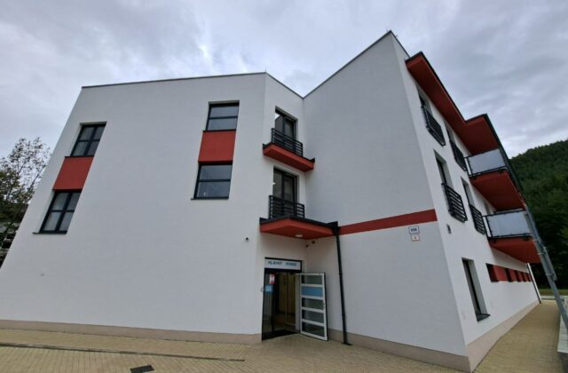 Vo Svite postavili zariadenie pre seniorov, symbolické otvorenie posunuli na mesiac úcty k starším