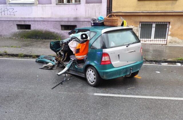 V Ružomberku sa zrazilo päť áut, hromadná nehoda si vyžiadala troch zranených – FOTO