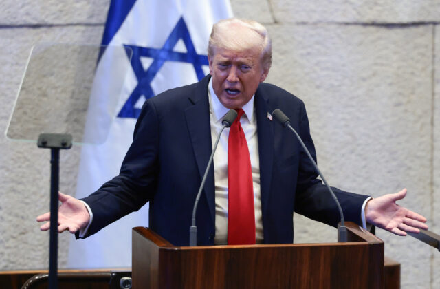 Vojna sa skončila, tvrdí Trump. Posledných 20 preživších rukojemníkov v Gaze sa vrátilo domov – FOTO