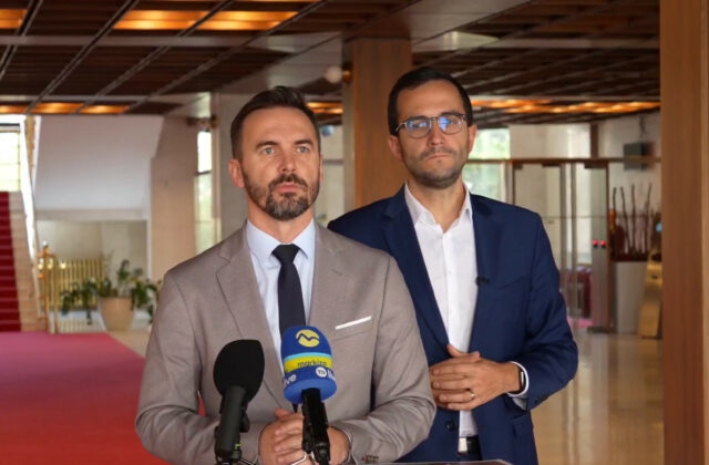 Šipoš: Vláda zdiera rodiny s deťmi a živnostníkov, no lobistom hazardu necháva na účtoch milióny navyše – VIDEO