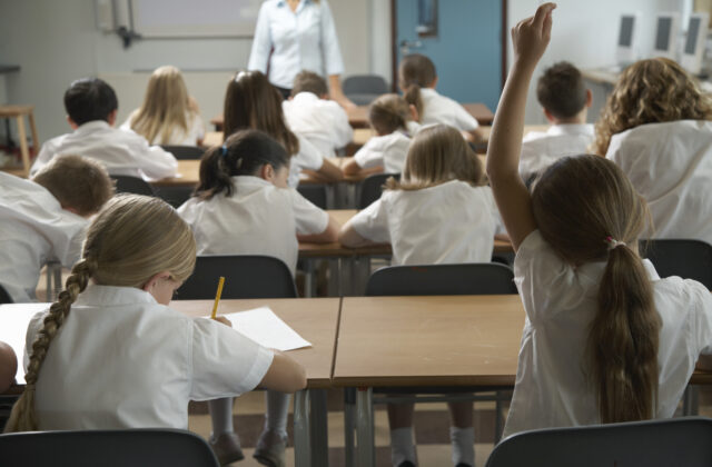 Francúzskom otriasla smrť šikanovaného dieťaťa