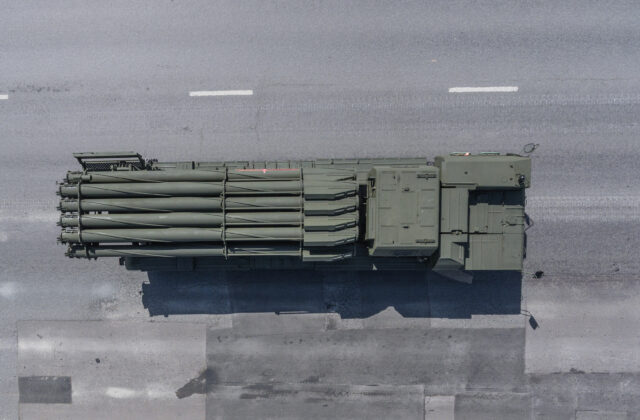 V okupovanej Chersonskej oblasti Ukrajinci zničili ruský raketomet Smerč