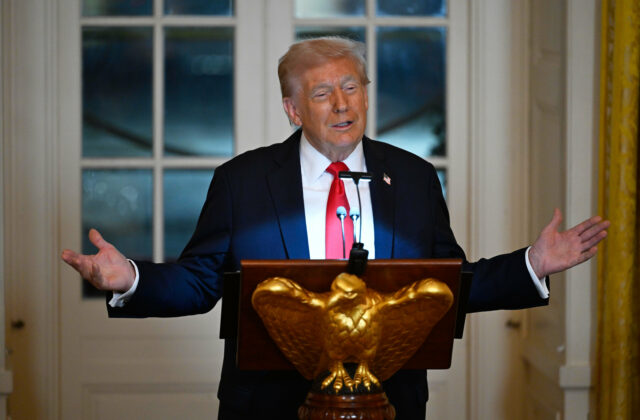 Trump začal búracie práce v časti Bieleho domu, chce novú tanečnú sálu