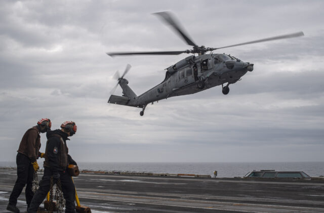 Do Juhočínskeho mora sa zrútil americký vrtuľník a stíhačka