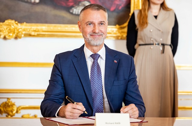 Raši podpísal historické memorandum, Národná rada SR má svoj oficiálny mládežnícky parlament – FOTO