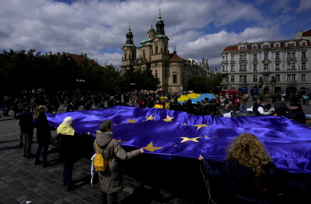 Tisíce ľudí v Prahe demonštrujú proti vzniku vlády ANO, SPD a Motoristov
