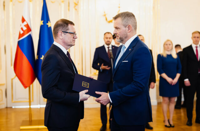 Pellegrini prijal demisiu podpredsedu vlády Kmeca, dočasne ho nahradí Drucker – VIDEO, FOTO