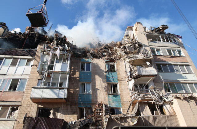 Ruský útok na západe Ukrajiny zabil najmenej 25 civilistov