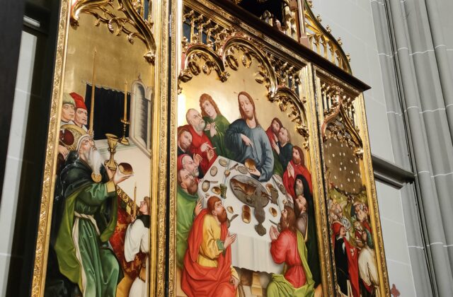 V košickom Dóme svätej Alžbety požehnali nový oltárny celok, Oltár Poslednej večere – FOTO