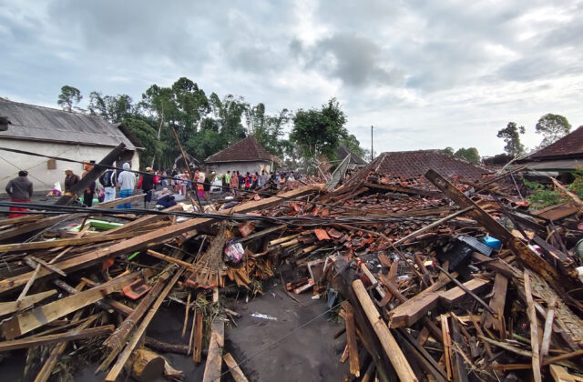 Erupcia sopky v Indonézii zranila najmenej troch ľudí, stovky evakuovali