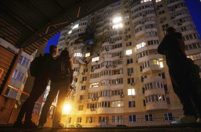 Kyjev sa pripravuje na najťažšiu zimu od začiatku vojny, útoky na energetickú infraštruktúru sa stupňujú