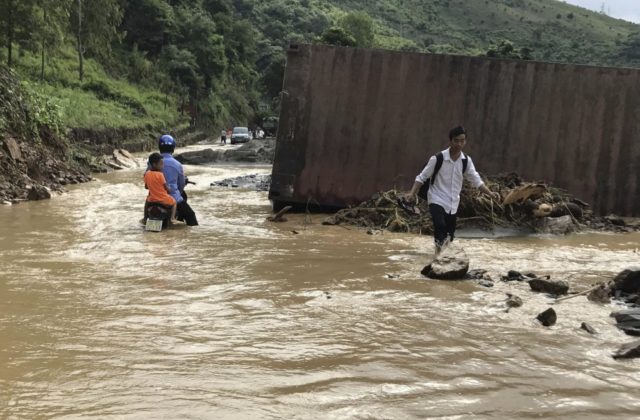 Vietnam zápasí s katastrofou, záplavy zabili 90 ľudí, tisíce domácností zostávajú zatopené