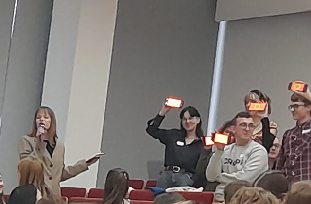 „Rokovanie“ europarlamentu sa prenieslo do Nitry, poslancami boli študenti a diskutovali o rozpočte EÚ – VIDEO