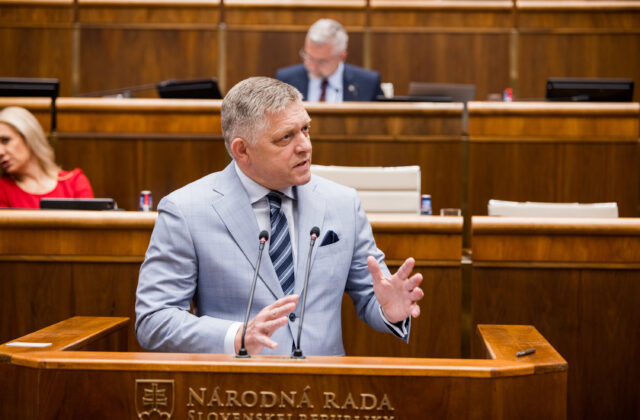 Zvýšenie kvóra pre vstup do parlamentu je totálny logický nezmysel a klamstvo opozície, tvrdí Fico