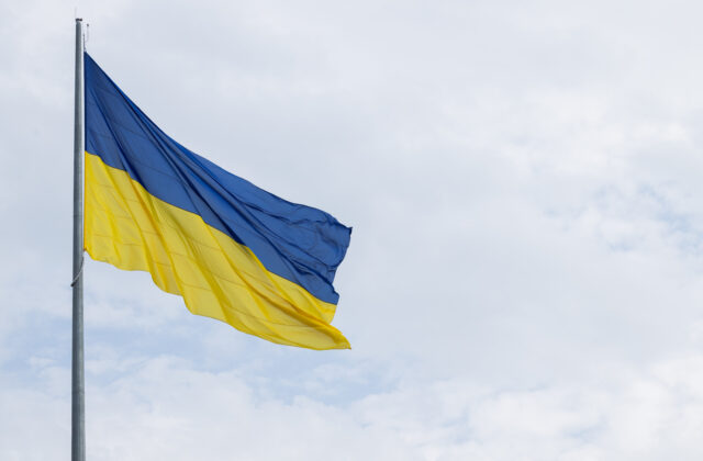 Okamurovi pred domom opäť viala ukrajinská vlajka