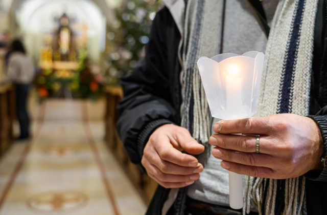 Betlehemské svetlo dorazilo na Slovensko, Pellegrini si plamienok prevezme v Prezidentskom paláci