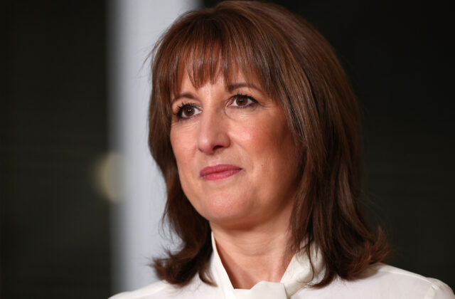 Britská ekonomika sa v októbri nečakane zmenšila