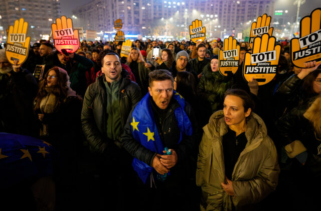 Tisíce Rumunov protestovalo proti korupcii v justícii, nepokoj vyvolala investigatívna reportáž