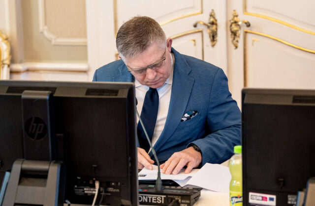 Vláda schválila Ficov iniciatívny materiál, vznikne Rada vlády pre inklúziu marginalizovaných rómskych komunít